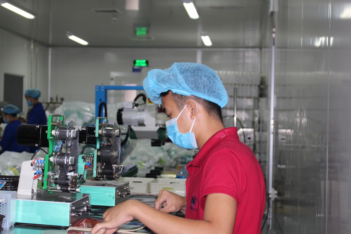 F0 bủa vây, công nhân sợ xanh mặt vẫn cố gắng để kiếm tiền lo Tết - 3 F0 bủa vây, công nhân sợ xanh mặt vẫn cố gắng để kiếm tiền lo Tết - 3