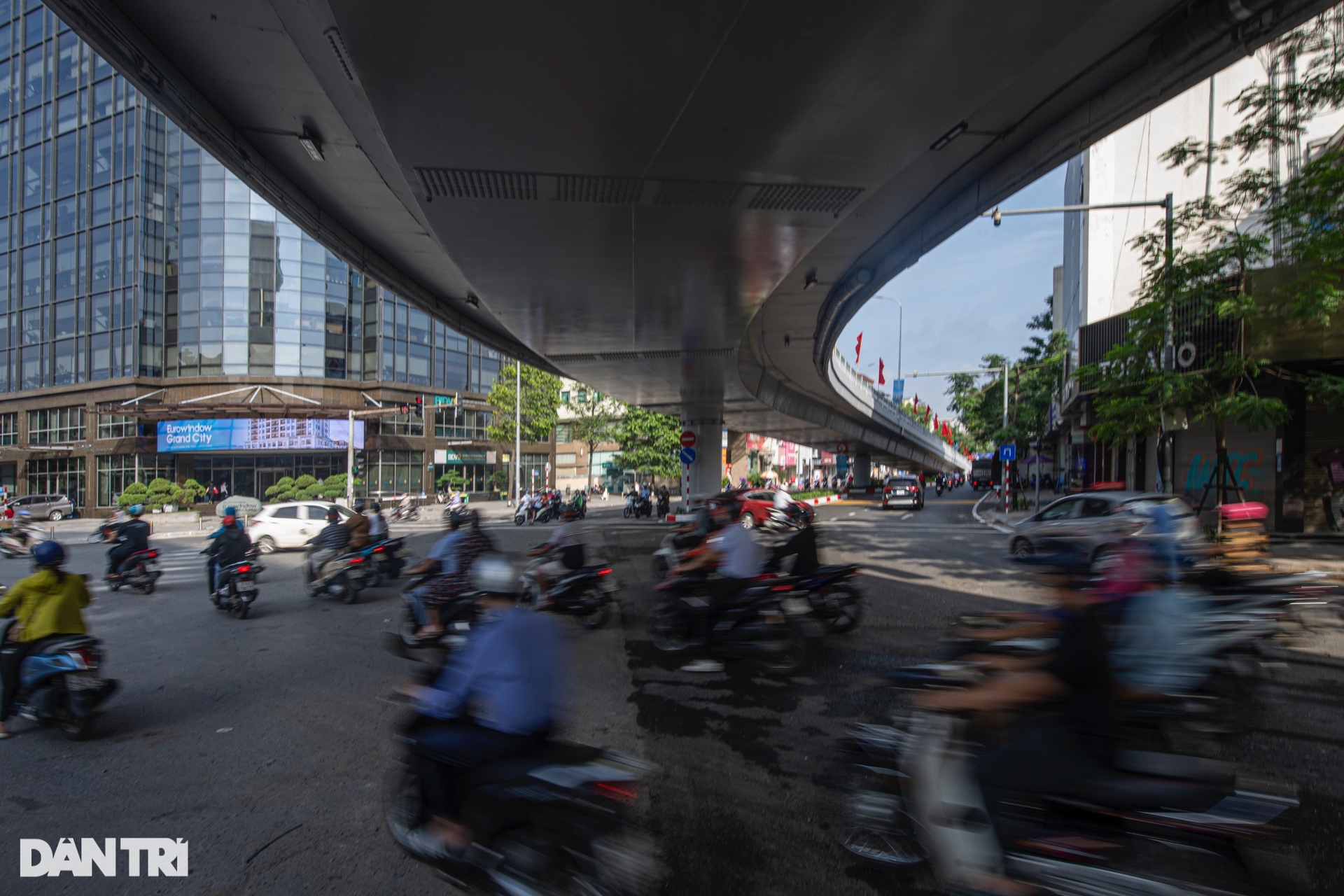 Thông xe cầu vượt chữ C đầu tiên ở Hà Nội, trị giá gần 150 tỷ đồng - 11 Thông xe cầu vượt chữ C đầu tiên ở Hà Nội, trị giá gần 150 tỷ đồng - 11