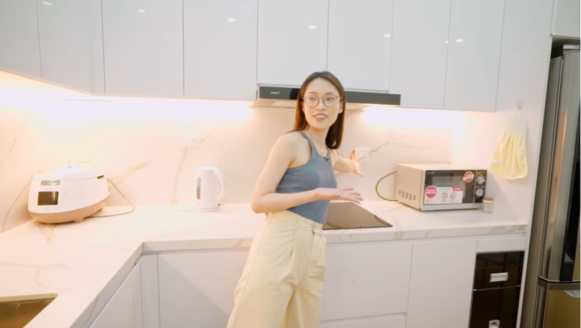 Không gian chung cư full trắng của nữ MC trẻ nhất Đường lên đỉnh Olympia - 3 Không gian chung cư full trắng của nữ MC trẻ nhất Đường lên đỉnh Olympia - 3