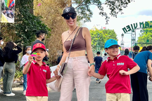 Đưa con đi chơi lễ giỗ Tổ: Phụ huynh mệt mỏi, hoảng hốt tìm con bị lạc