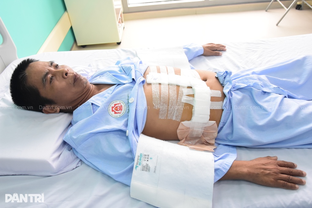 Sinh viên nghèo hiến gan cứu cha, nguy cơ dang dở việc học - 1 Sinh viên nghèo hiến gan cứu cha, nguy cơ dang dở việc học - 1