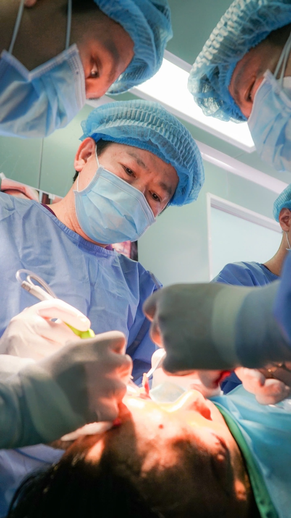 Tiến sĩ vá dị dạng lì lợm và những lần đi xin việc bị... đuổi thẳng - 7 Tiến sĩ vá dị dạng lì lợm và những lần đi xin việc bị... đuổi thẳng - 7