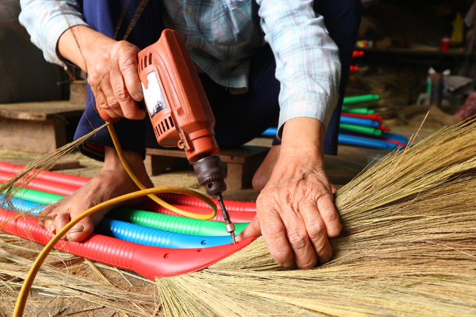 Làng chổi đót lớn nhất xứ Quảng tất bật vào vụ Tết - 6 Làng chổi đót lớn nhất xứ Quảng tất bật vào vụ Tết - 6
