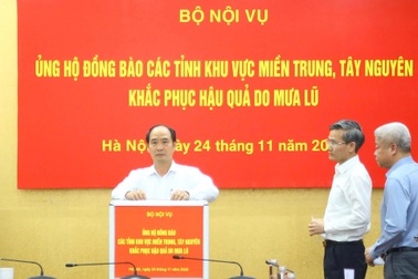 Bộ Nội vụ ủng hộ 1 tỷ đồng hỗ trợ miền Trung, Tây Nguyên khắc phục mưa lũ