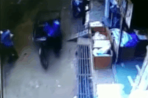 Rơi từ tầng cao trúng thùng xe kéo, bé trai thoát chết kỳ diệu