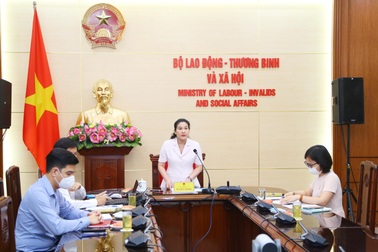 Khoảng 30 % đại biểu Quốc hội, Hội đồng nhân dân các cấp là nữ giới