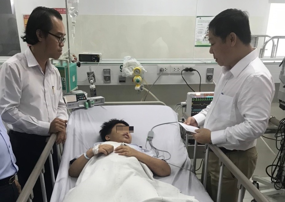 2 học sinh bị cây phượng đè trọng thương được phẫu thuật thành công - 2 2 học sinh bị cây phượng đè trọng thương được phẫu thuật thành công - 2