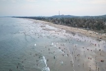 Đi tắm biển, 5 người bị sóng cuốn trôi ra xa bờ