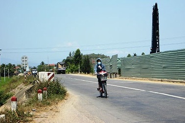 Mật phục kẻ rạch mông nữ sinh, một công an viên nguy kịch
