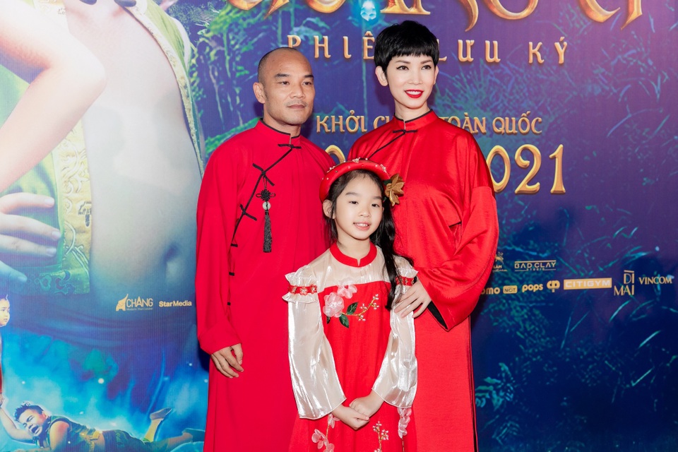 Vợ chồng Xuân Lan cùng dàn mẫu nhí chúc mừng phim Trạng Tí - 5 Vợ chồng Xuân Lan cùng dàn mẫu nhí chúc mừng phim Trạng Tí - 5