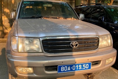 6 ô tô của Văn phòng Bộ Công Thương đấu giá được gần 500 triệu đồng