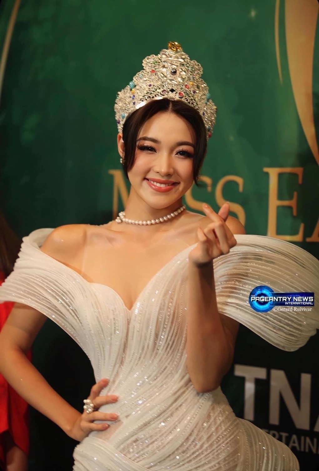 Đương kim Hoa hậu Trái đất khoe nhan sắc như búp bê sống tại Việt Nam - 2 Đương kim Hoa hậu Trái đất khoe nhan sắc như búp bê sống tại Việt Nam - 2