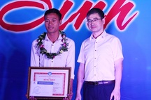 Trả lại 320 triệu đồng cho khách, nam sinh được nhà trường thưởng "nóng"