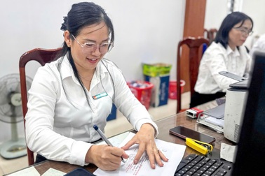 Trao quyền cho công chức: Hết cảnh “ký nháy” để lãnh đạo ký thật