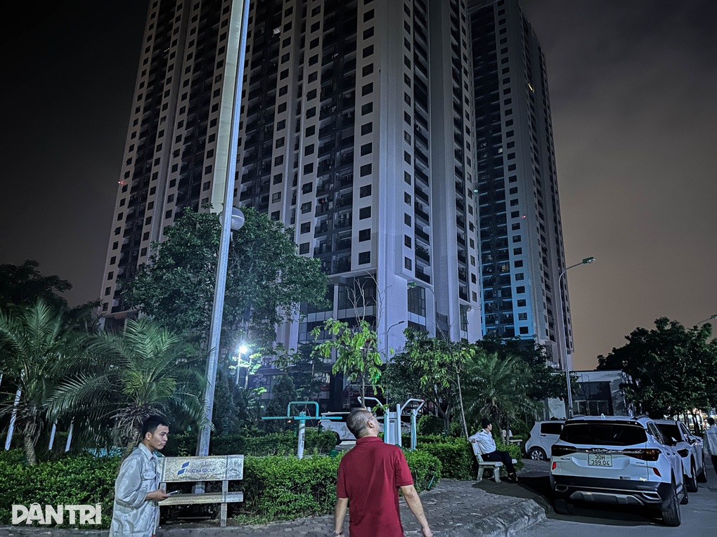 Sinh viên, người lao động nghèo chật vật chống chọi nắng nóng, mất điện - 6 Sinh viên, người lao động nghèo chật vật chống chọi nắng nóng, mất điện - 6