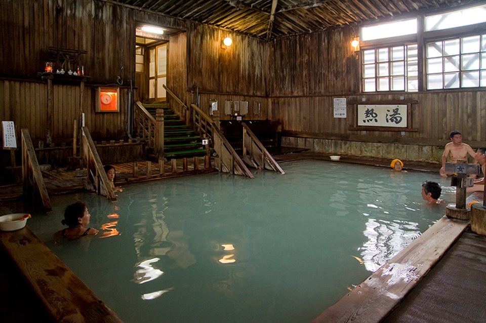 Lên núi trượt tuyết và tắm onsen ở những resort hàng đầu Nhật Bản - 1 Lên núi trượt tuyết và tắm onsen ở những resort hàng đầu Nhật Bản - 1