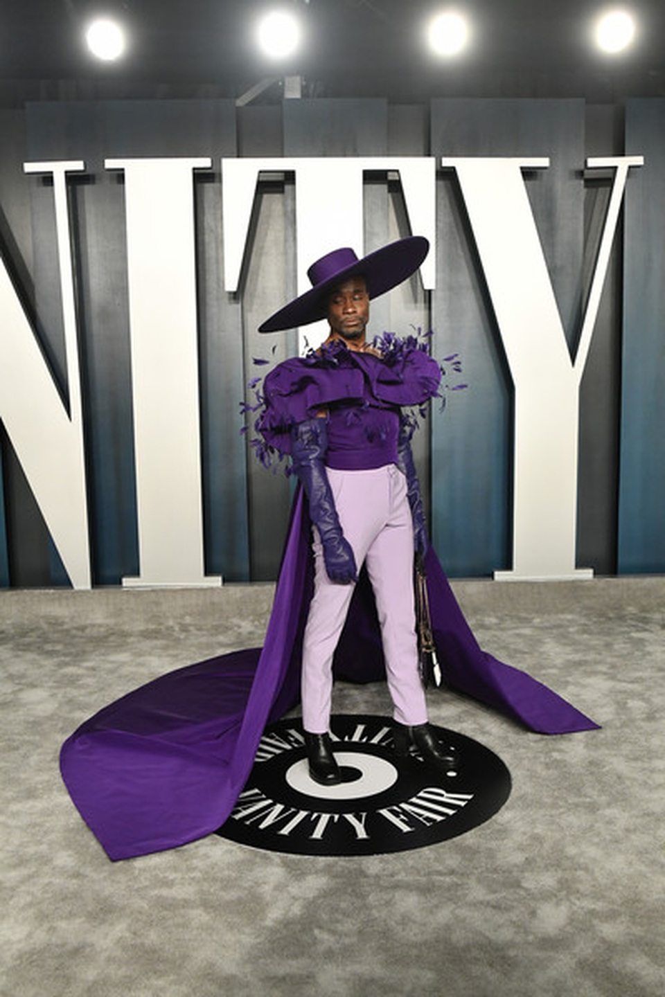 Nam diễn viên Billy Porter diện váy áo rực rỡ dự lễ trao giải Oscar - 7 Nam diễn viên Billy Porter diện váy áo rực rỡ dự lễ trao giải Oscar - 7
