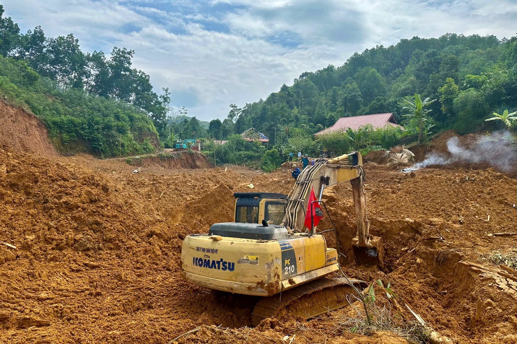 Ông trời đã lấy đi hết tài sản còn cướp cả bà, mẹ và em trai con - 5 Ông trời đã lấy đi hết tài sản còn cướp cả bà, mẹ và em trai con - 5