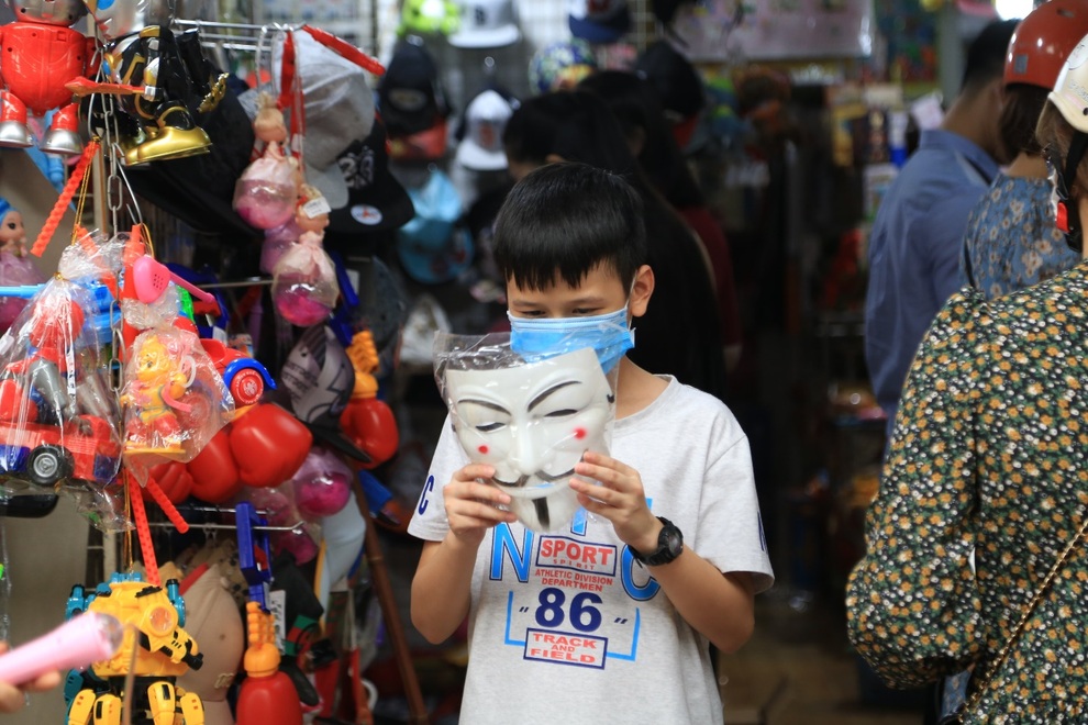 Trung thu có một không hai: Phụ huynh cho con rước đèn online - 4 Trung thu có một không hai: Phụ huynh cho con rước đèn online - 4