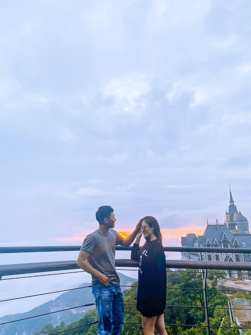 Cô dâu 9X xinh đẹp đeo vàng trĩu cổ, kín tay trong ngày cưới gây sốt mạng - 7 Cô dâu 9X xinh đẹp đeo vàng trĩu cổ, kín tay trong ngày cưới gây sốt mạng - 7
