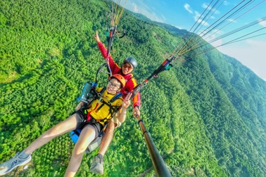 Trải nghiệm cắm trại, bay dù lượn sau nới lỏng giãn cách tại Hà Nội