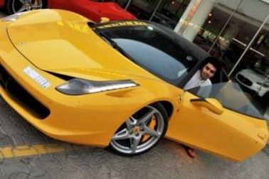 21 tuổi, sở hữu bộ sưu tập 30 siêu xe