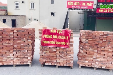 Hà Nội lập chốt phong tỏa từ gạch và tre nứa