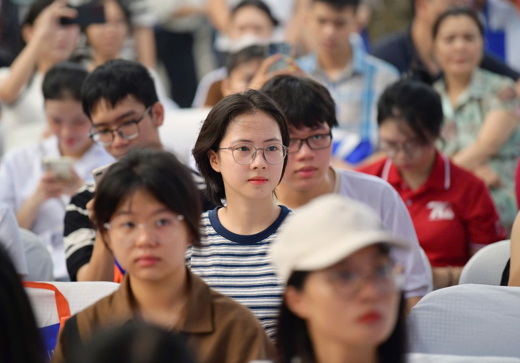 Le ministère de l'Éducation et de la Formation annonce la distribution des scores et la conversion des scores de certaines combinaisons - 9 Bộ GDĐT công bố phổ điểm và quy đổi điểm một số tổ hợp - 9
