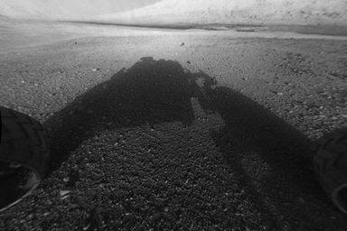 Những bức ảnh đầu tiên từ cỗ máy 2,5 tỷ đô trên sao Hỏa