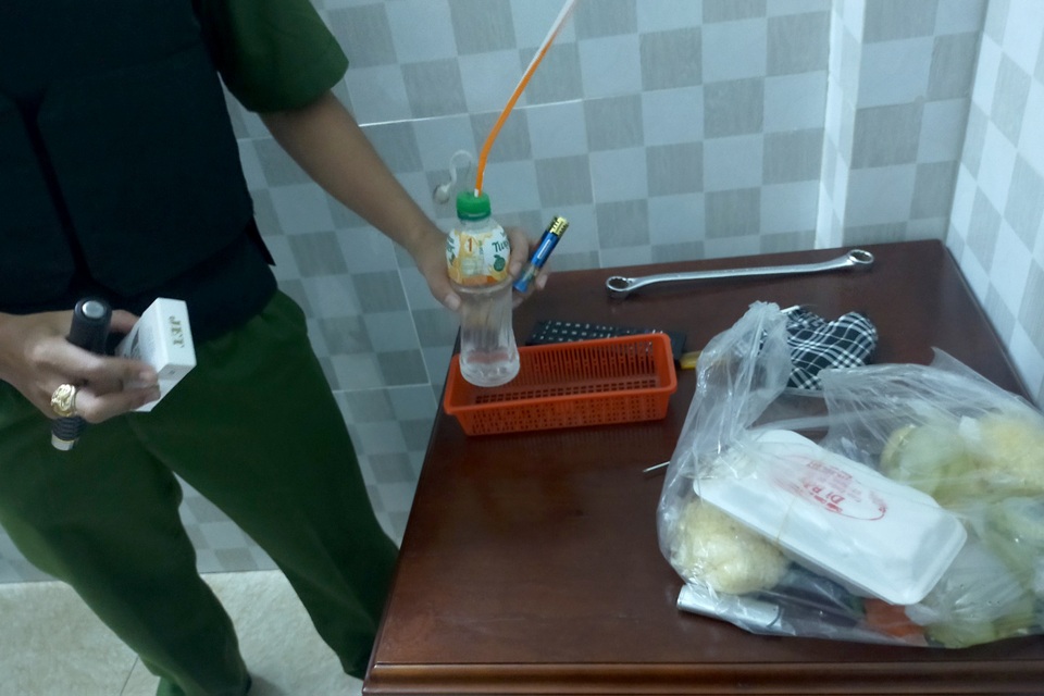 Bị chồng ngáo đá đánh trong khách sạn, vợ lên mạng xã hội cầu cứu - 1 Bị chồng ngáo đá đánh trong khách sạn, vợ lên mạng xã hội cầu cứu - 1