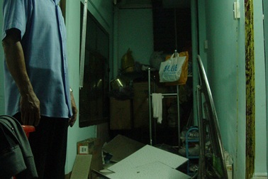 “Lô cốt” làm sập trần, nứt nhà dân