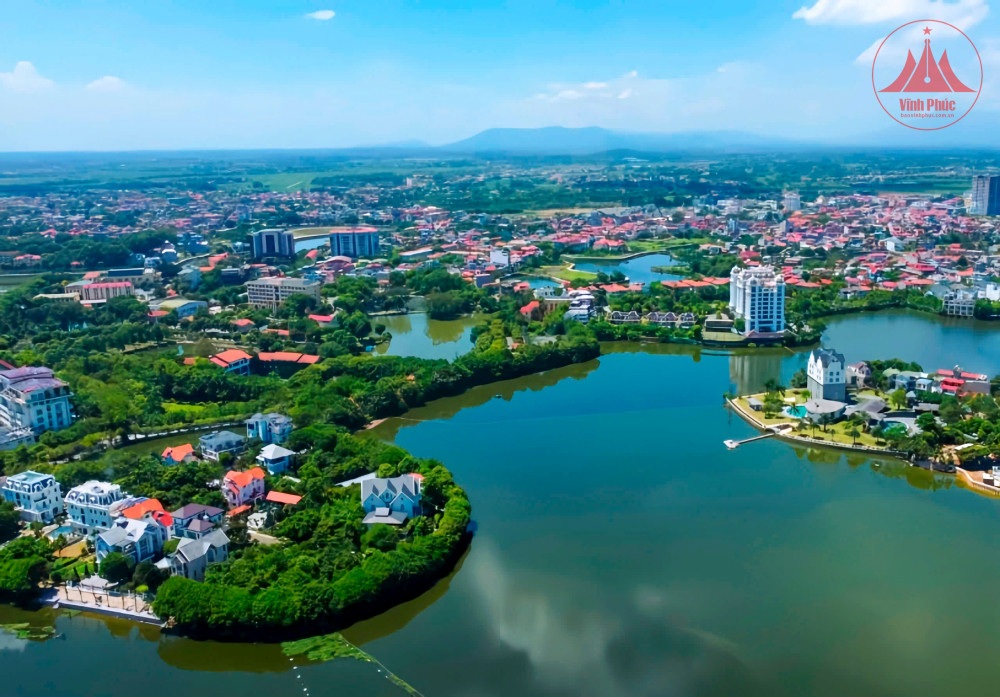 ຄັ້ງທໍາອິດຈັດການແຂ່ງຂັນສໍາຫຼວດຄວາມງາມຂອງ Dam Vac Vinh Yen - 1 Lần đầu tổ chức giải chạy khám phá nét đẹp Đầm Vạc Vĩnh Yên - 1