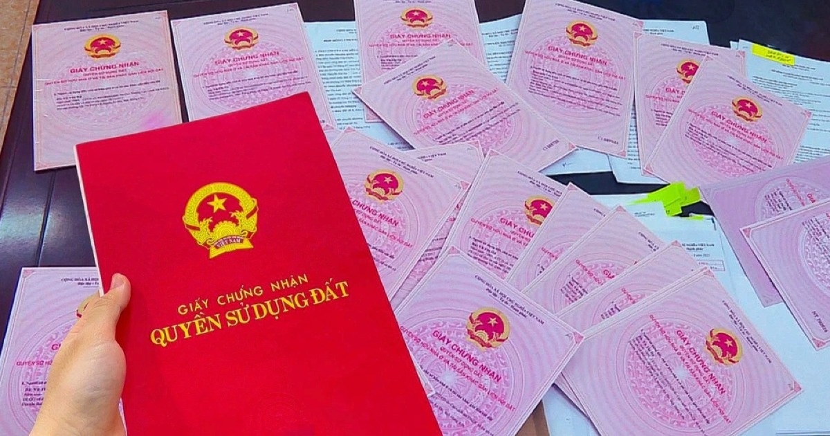 Quy định mới về các trường hợp phải cấp mới sổ đỏ từ ngày 1/8 | Báo Dân trí
