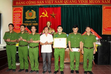 Bắt giữ 2 đối tượng mang 3kg ma túy đá , 2.000 viên ma túy