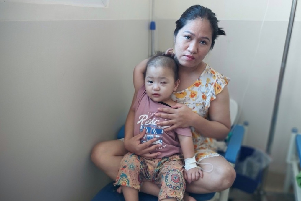Xin cứu lấy con mắt còn lại của bé gái 2 tuổi - 4 Xin cứu lấy con mắt còn lại của bé gái 2 tuổi - 4