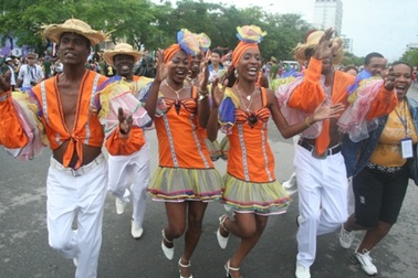 Âm sắc Mỹ La tinh tràn ngập đường phố Huế