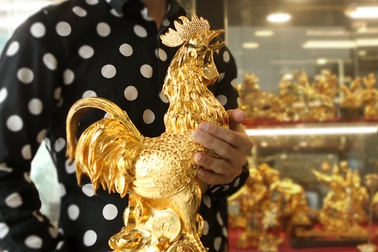 Bộ sưu tập tượng Gà mạ vàng làm quà tặng tết ý nghĩa 2017