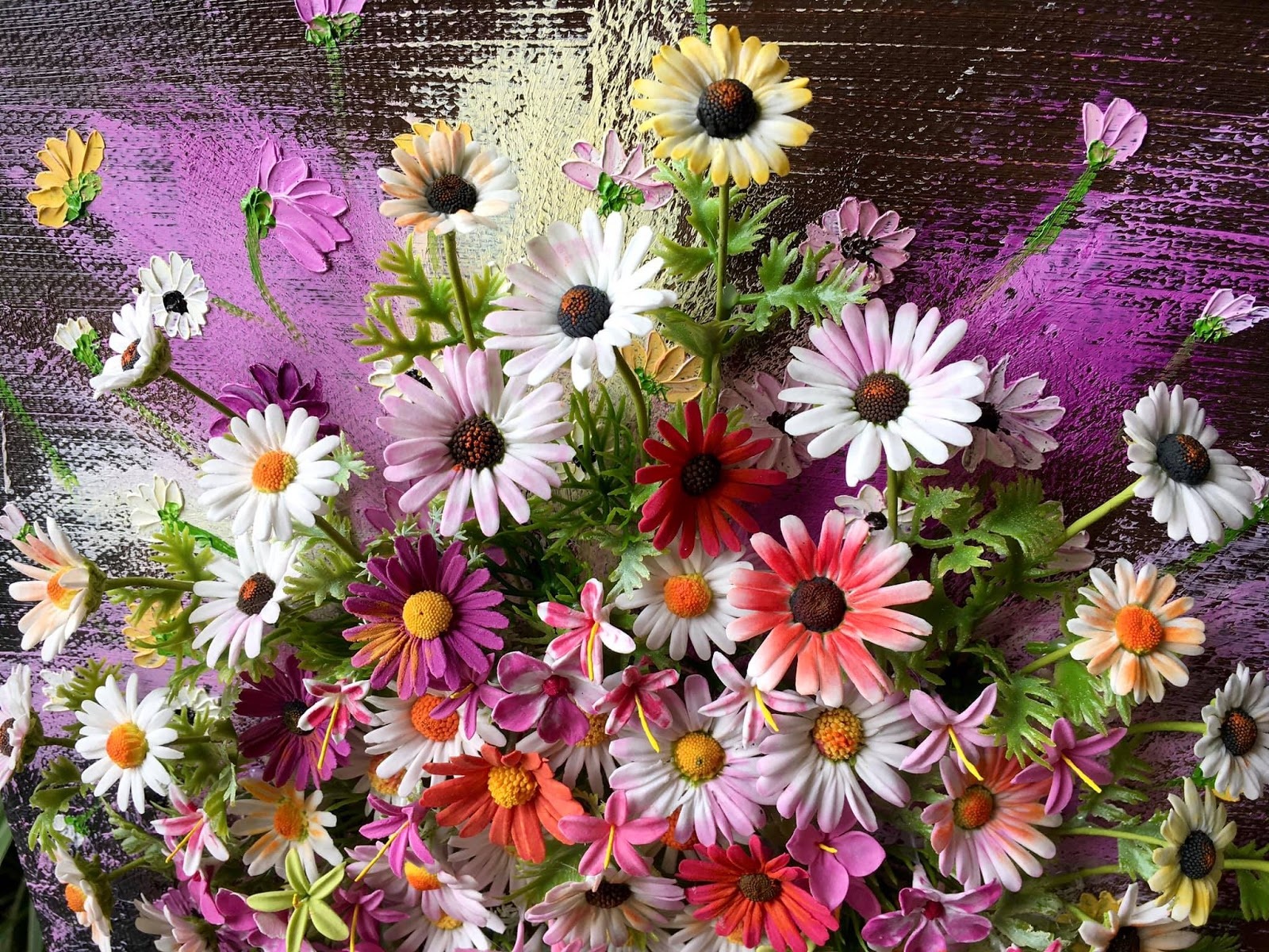 Người phụ nữ vẽ tranh bằng đất sét - 7