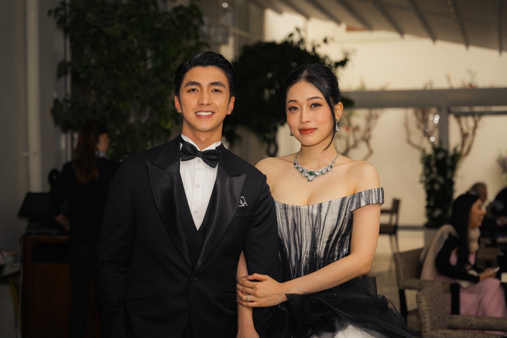 Diễn viên Bình An và Á hậu Phương Nga bất ngờ xuất hiện trên thảm đỏ Cannes - 1