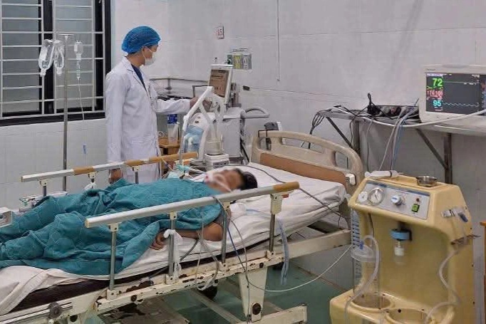 Bệnh nhân Covid-19 diễn biến nặng, phải lọc máu liên tục - 1
