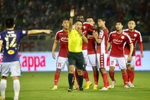 Trọng tài “cướp” phạt đền của CLB TPHCM nhận án phạt