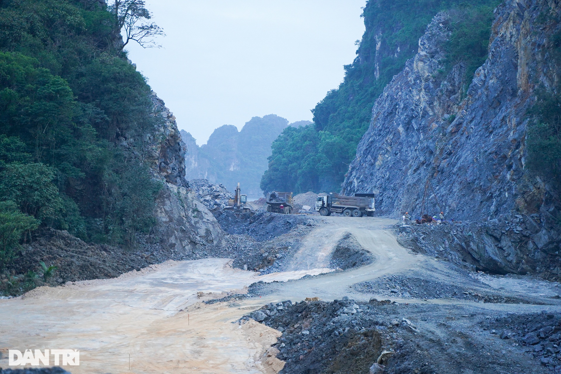 Bên trong đại công trường xây dựng hầm bao biển lớn nhất Việt Nam - 13 Bên trong đại công trường xây dựng hầm bao biển lớn nhất Việt Nam - 13