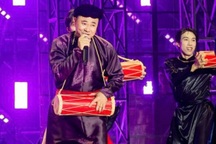 Vì sao trống cơm, đàn bầu gây sốt ở show "Anh trai vượt ngàn chông gai"?