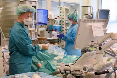 Bệnh viện quá tải, Đức chuyển bệnh nhân Covid-19 sang nước khác điều trị