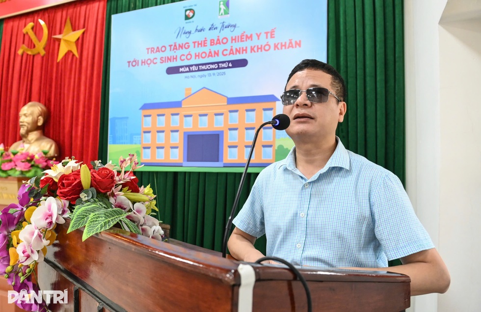 Trao 336 thẻ Bảo hiểm y tế, giúp học sinh khó khăn ở Hà Nội an tâm học tập - 4 Trao 336 thẻ Bảo hiểm y tế, giúp học sinh khó khăn ở Hà Nội an tâm học tập - 4