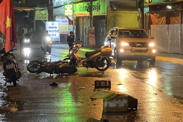 Nam sinh bị xe tải kéo đi hơn 1km ở TPHCM