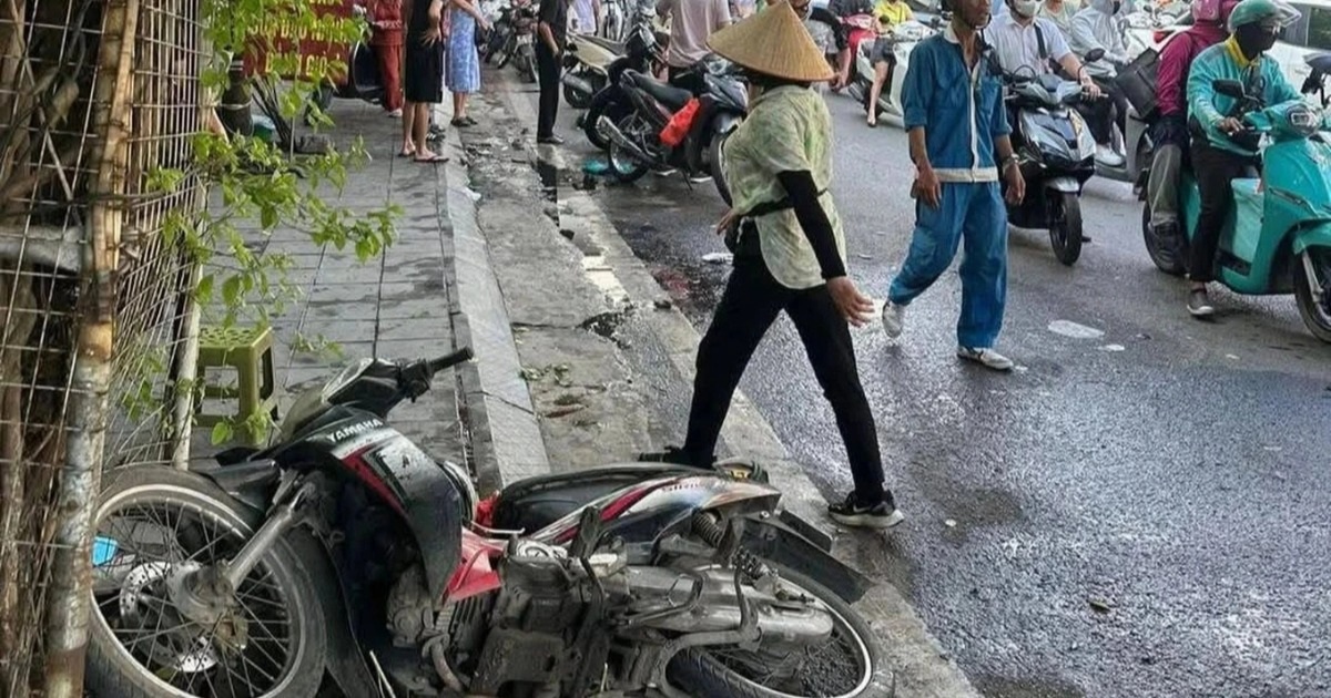 Vụ ô tô tông liên hoàn xe máy: 4 nạn nhân nhập viện, một người tử vong Vụ ô tô tông liên hoàn xe máy: 4 nạn nhân nhập viện, một người tử vong