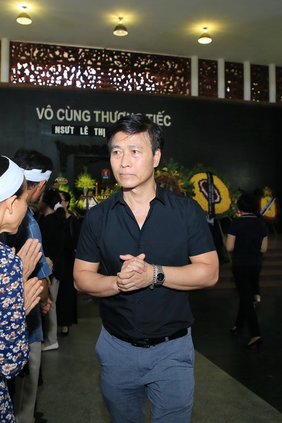 Đồng nghiệp nghẹn ngào tiễn đưa NSƯT Hoàng Yến - 8 Đồng nghiệp nghẹn ngào tiễn đưa NSƯT Hoàng Yến - 8