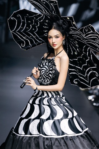Hương Ly, Lê Hoàng Phương, Ngọc Châu tái ngộ trên sàn diễn sau 3 năm - 6