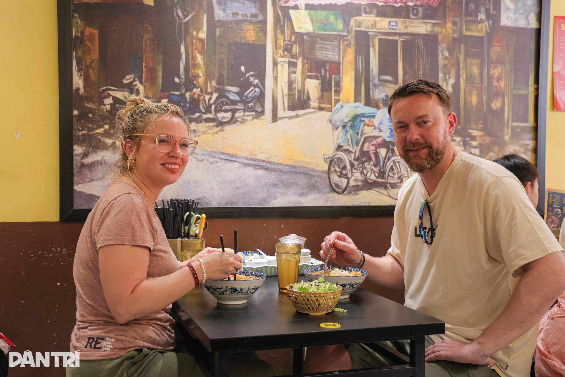 Lệ Quyên mê mẩn quán bún riêu Hà Nội, thường xuyên ghé mỗi dịp ra Bắc - 9